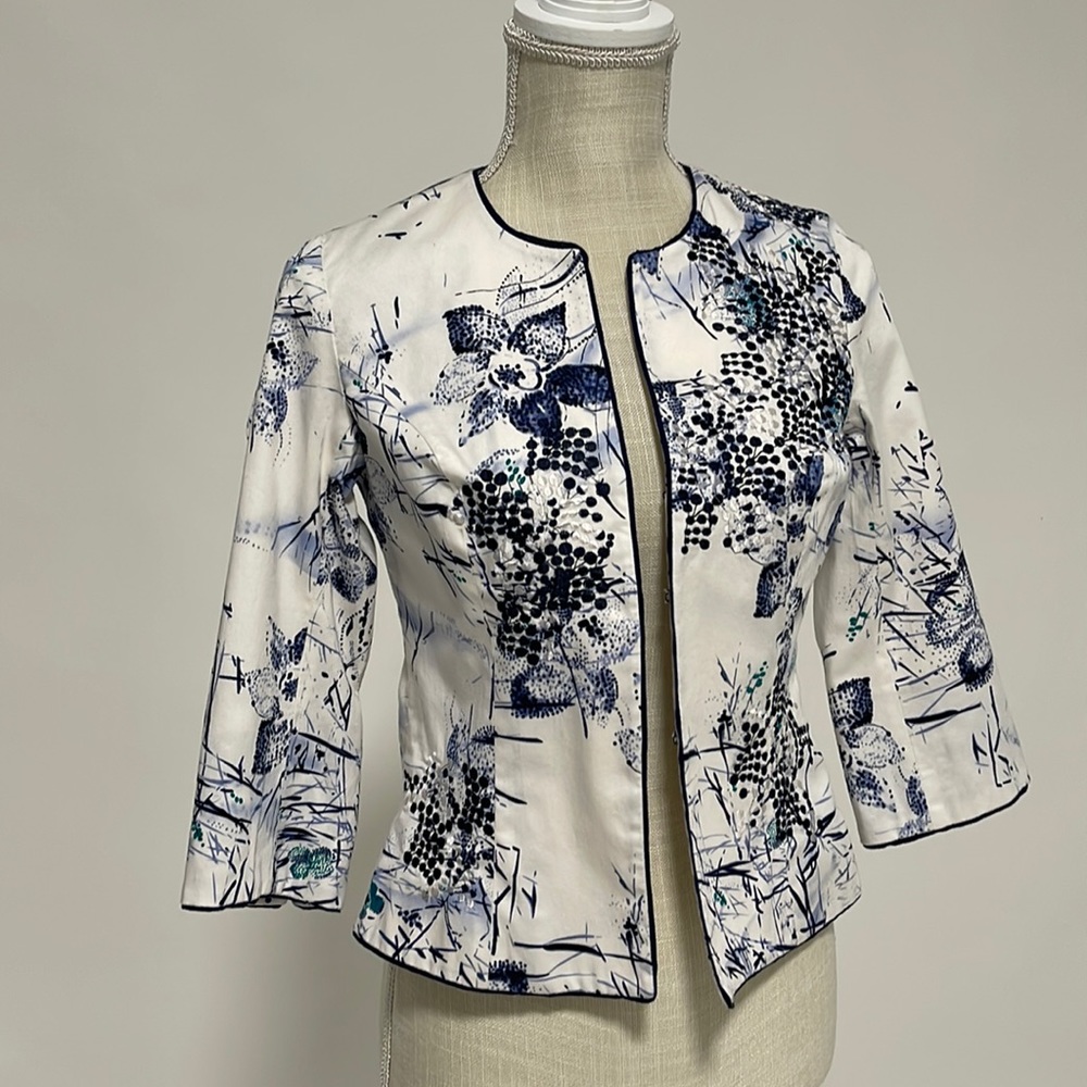 Coldwater Creek women’s jacket. Printer/embroidered in navy/white, fully lined